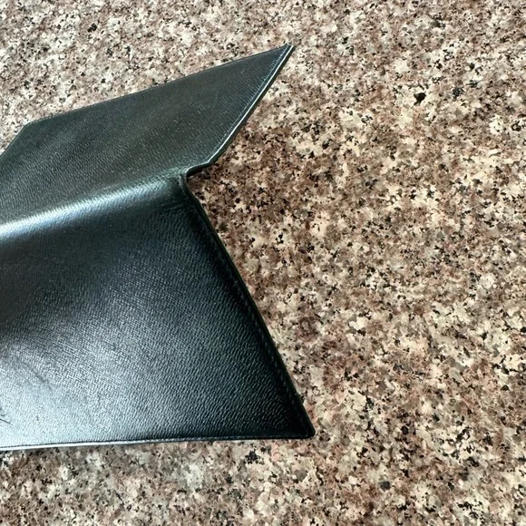 Louis Vuitton Taiga Porte Valeurs Wallet In Dark Green - Picture 3 of 14